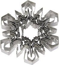 Load image into Gallery viewer, Ateco Plain Edge Snowflake Cutter Set in Assorted Shapes &amp; Sizes, Stainless Steel, 5 Pc Set,4843